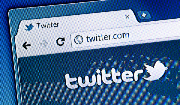 Twitterで採用アカウント開設