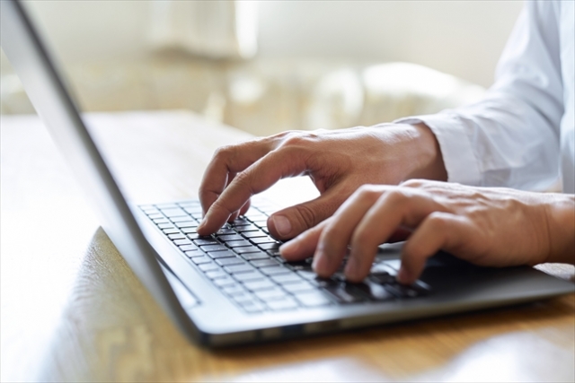 その1：定型作業と基盤管理の自動化「人がやらなくていいことは、機械に任せる」