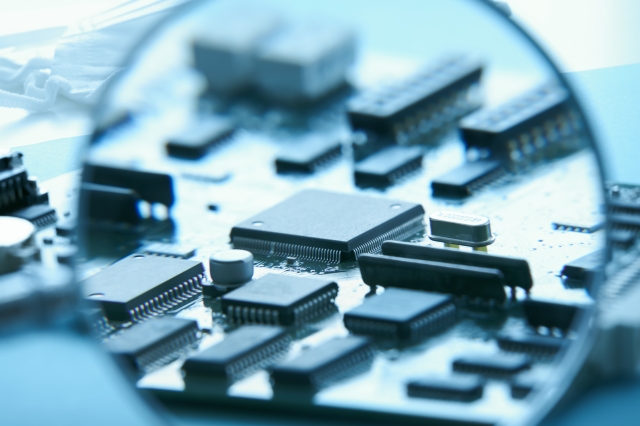 デジタル化が先行し法規制が追いかける現状