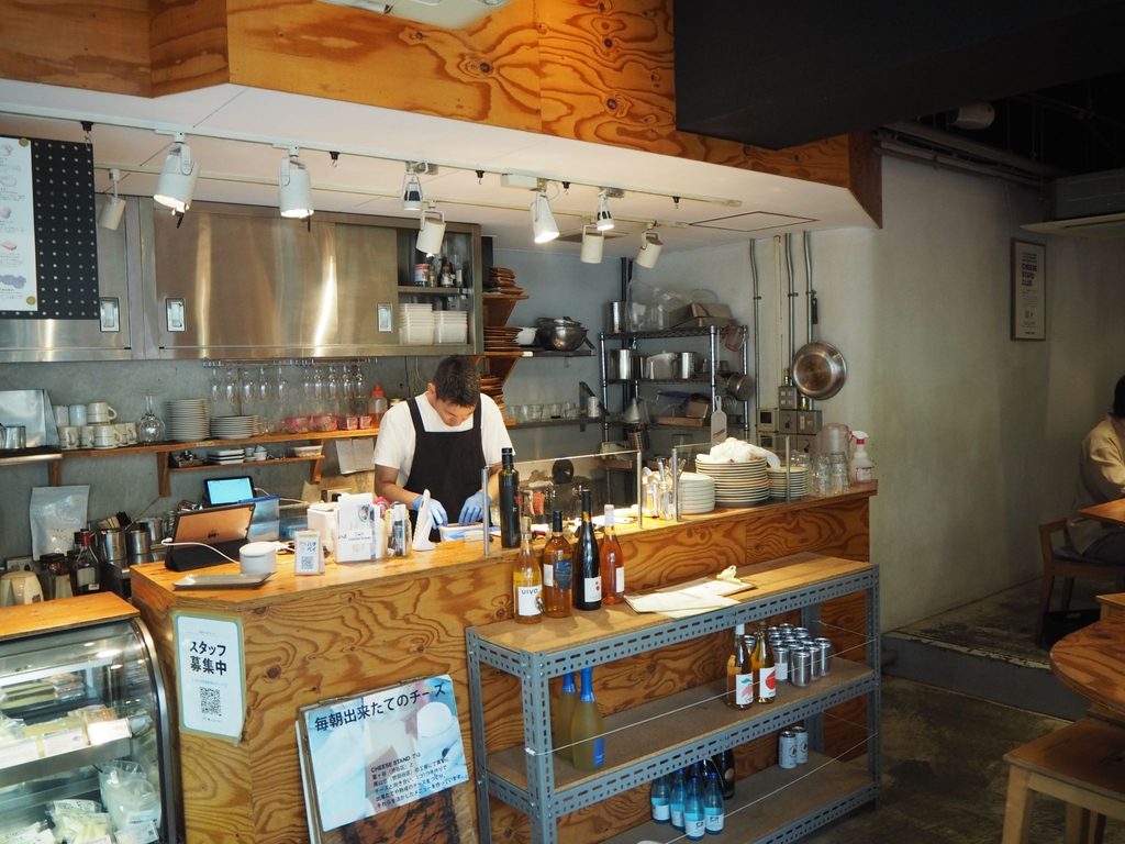 SHIBUYA CHEESE STAND店舗キッチンの様子